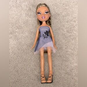 Bratz Girls Nite Out Yasmin Doll 21 Yearz Reproduction Incomplete